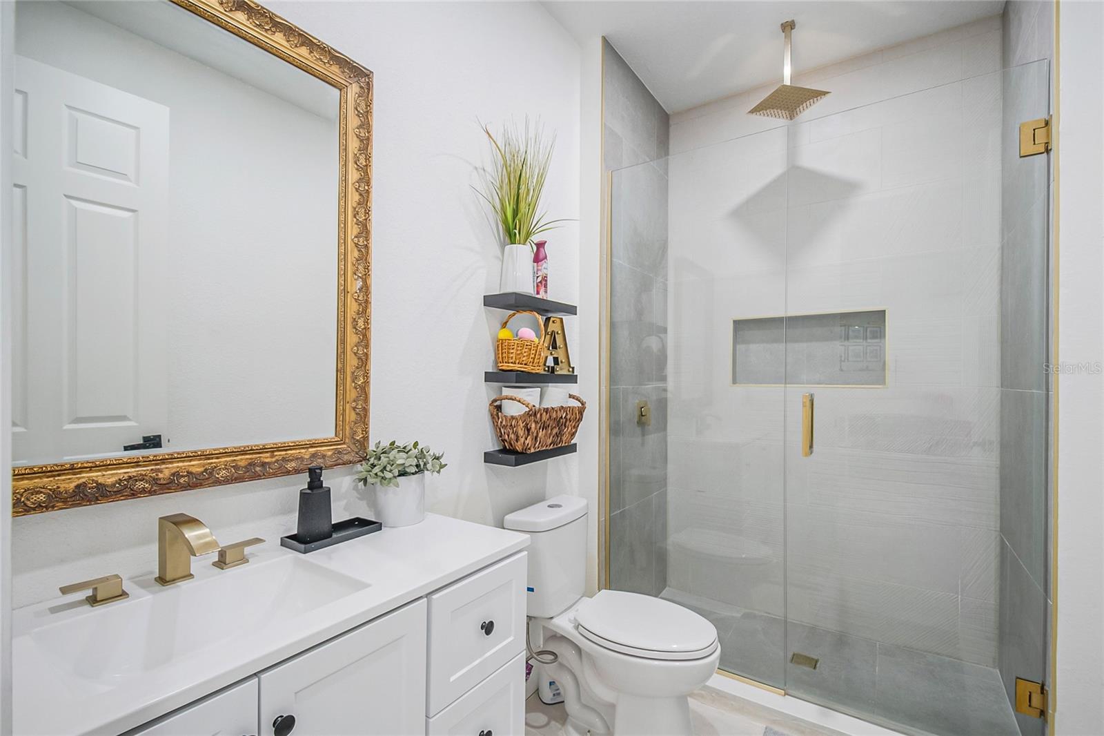 CHISHOLM TRAILS - Residential