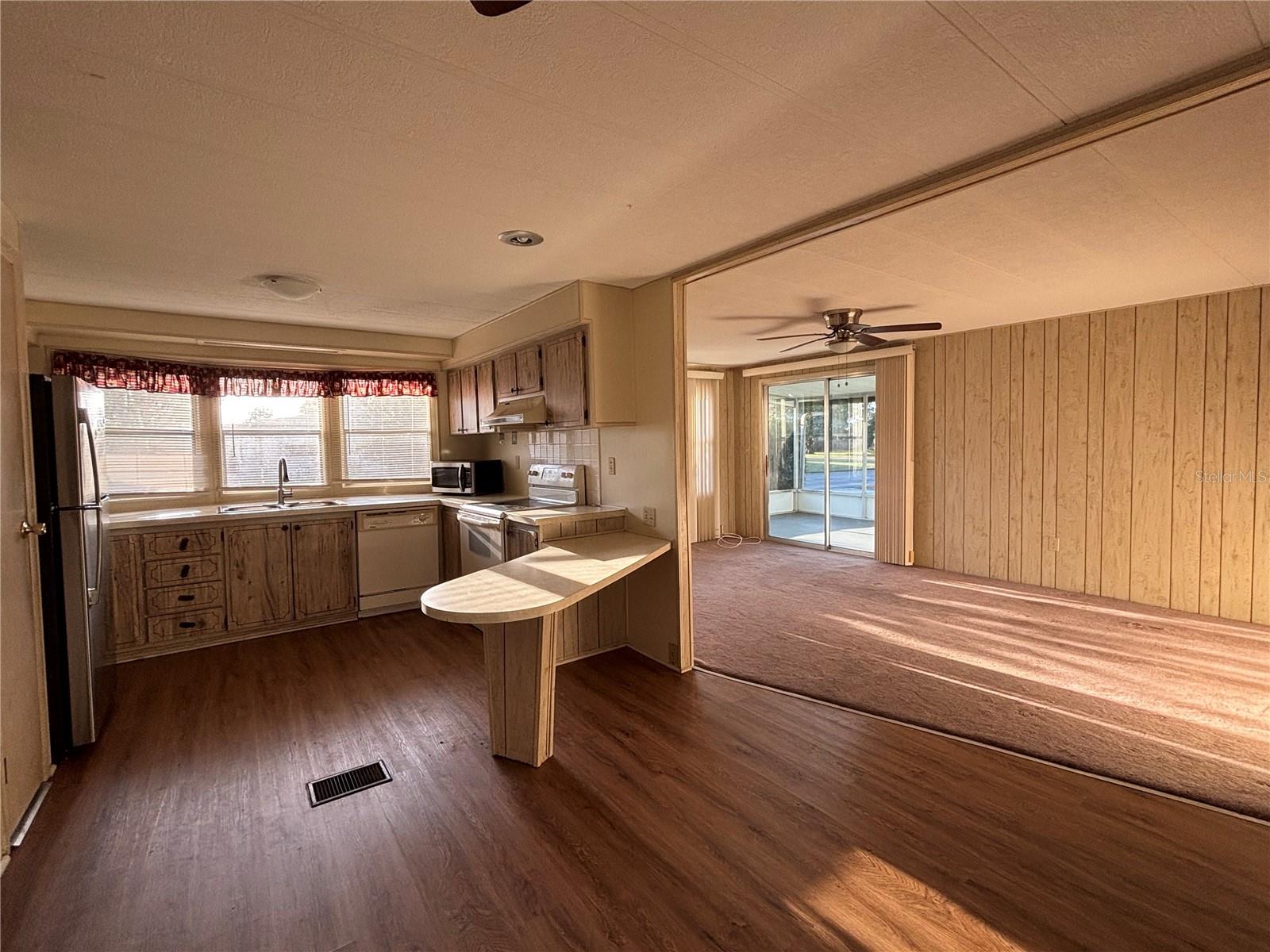 ZELLWOOD STATION - Residential