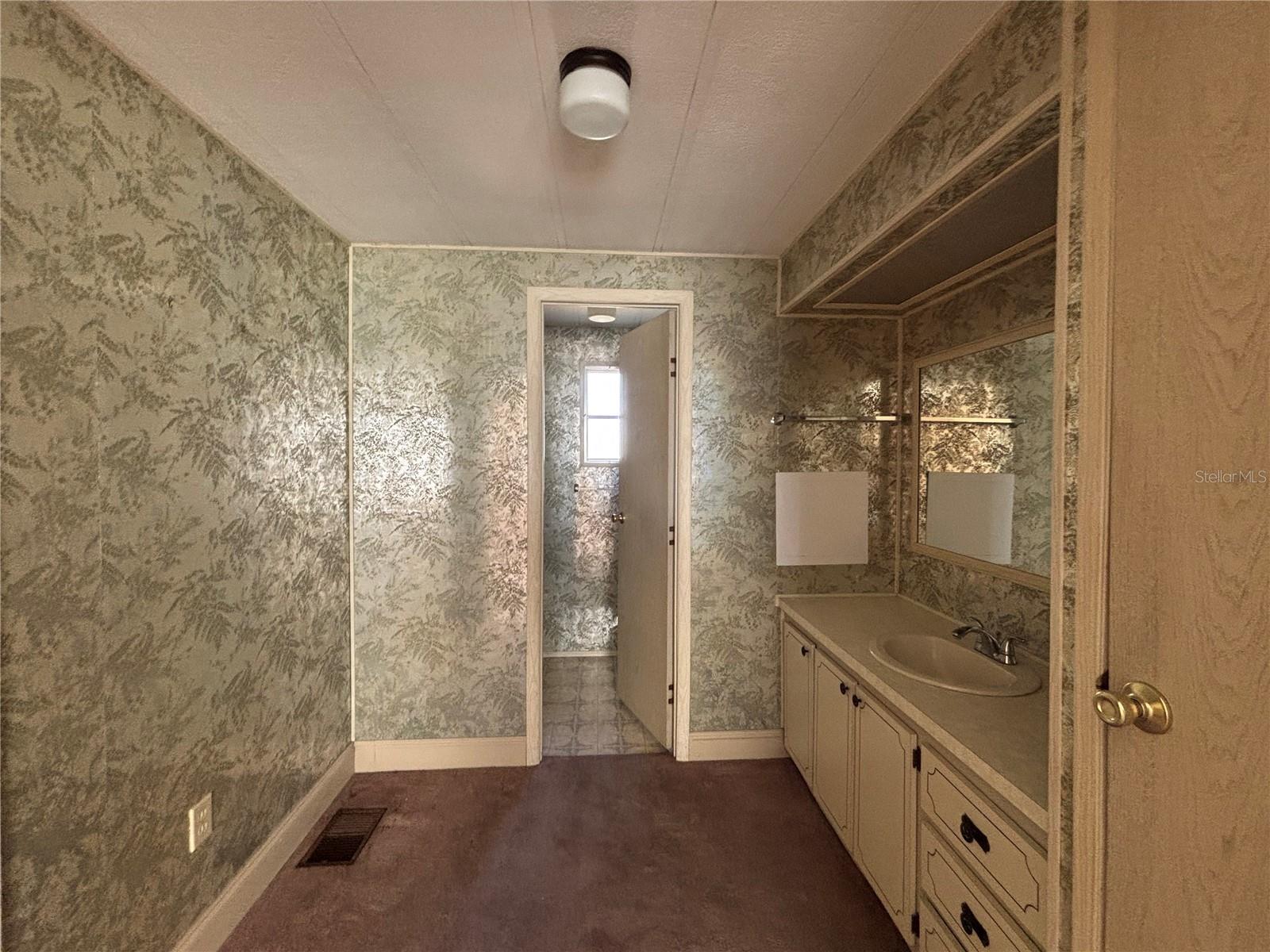 ZELLWOOD STATION - Residential