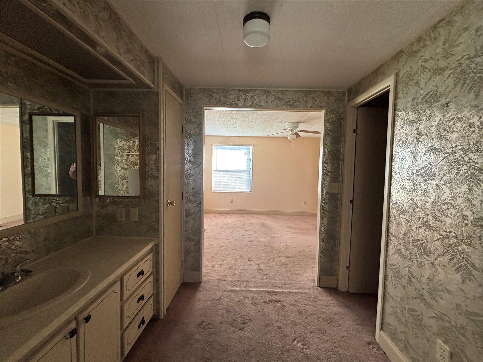 ZELLWOOD STATION - Residential