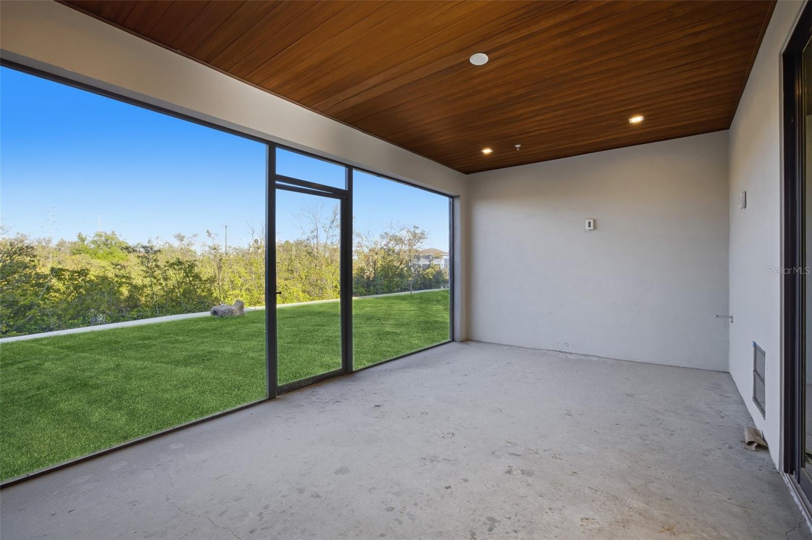 AQUA RESERVE TOWNHOMES - Residential