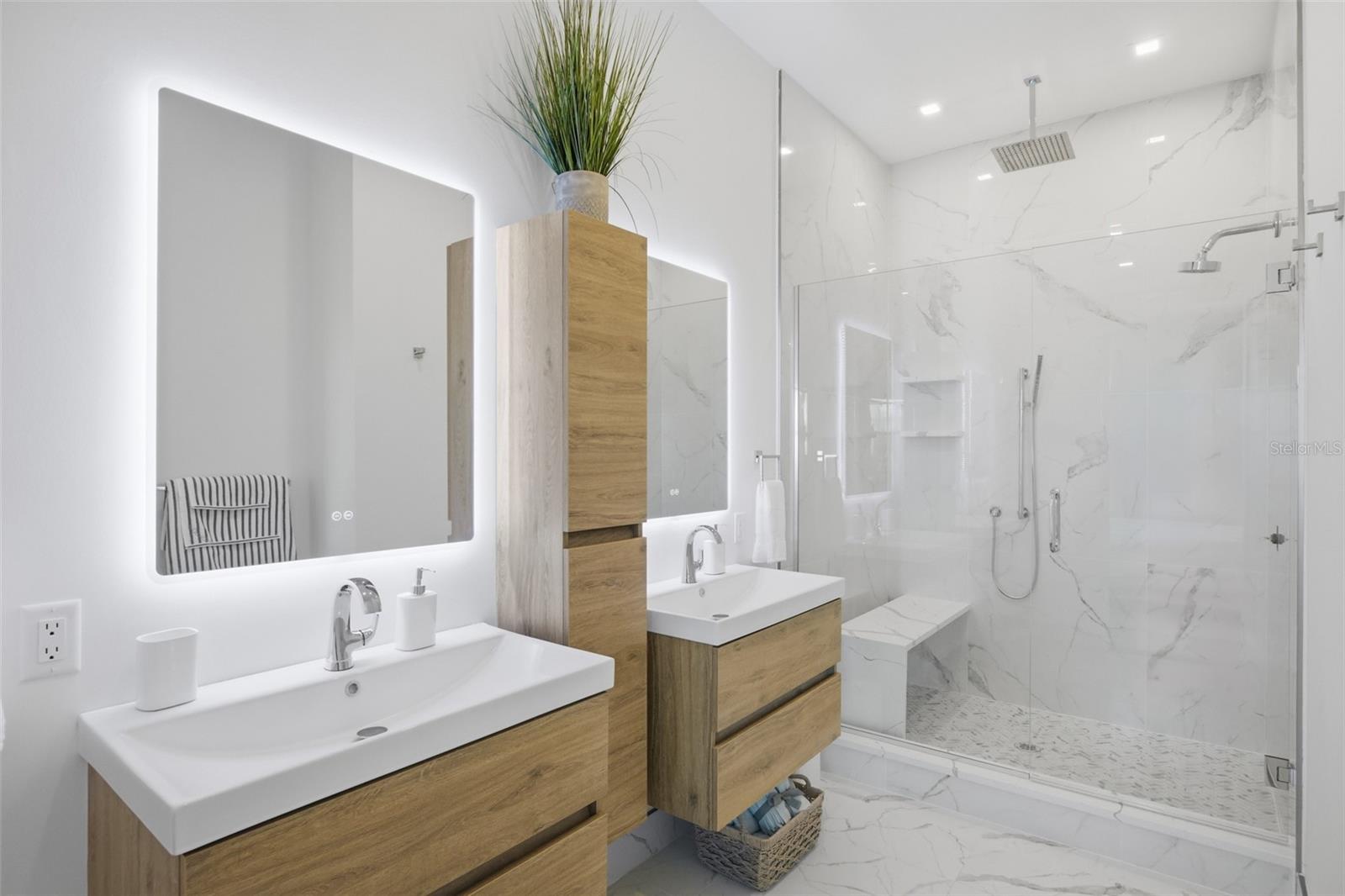 AQUA RESERVE TOWNHOMES - Residential