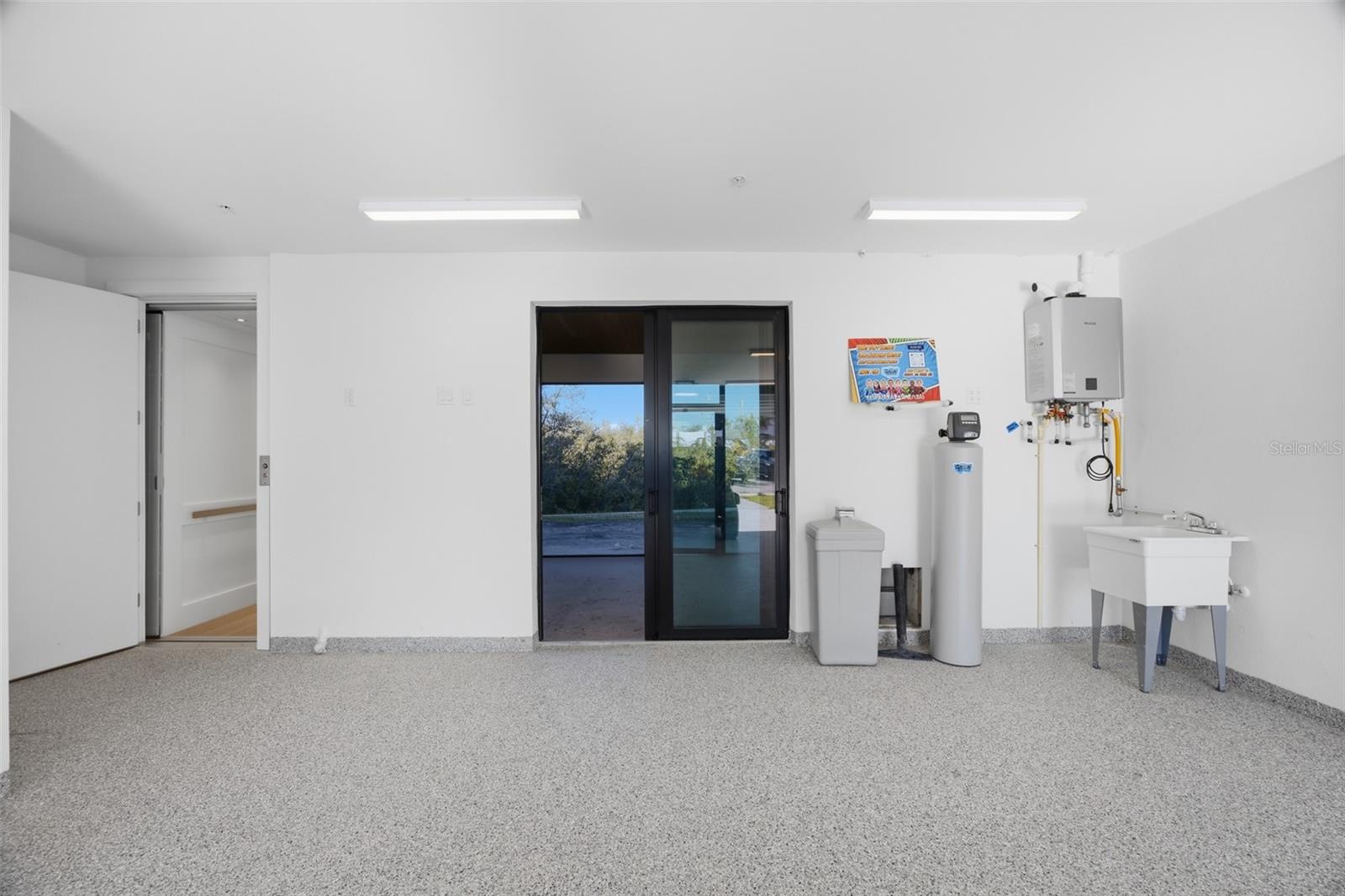 AQUA RESERVE TOWNHOMES - Residential