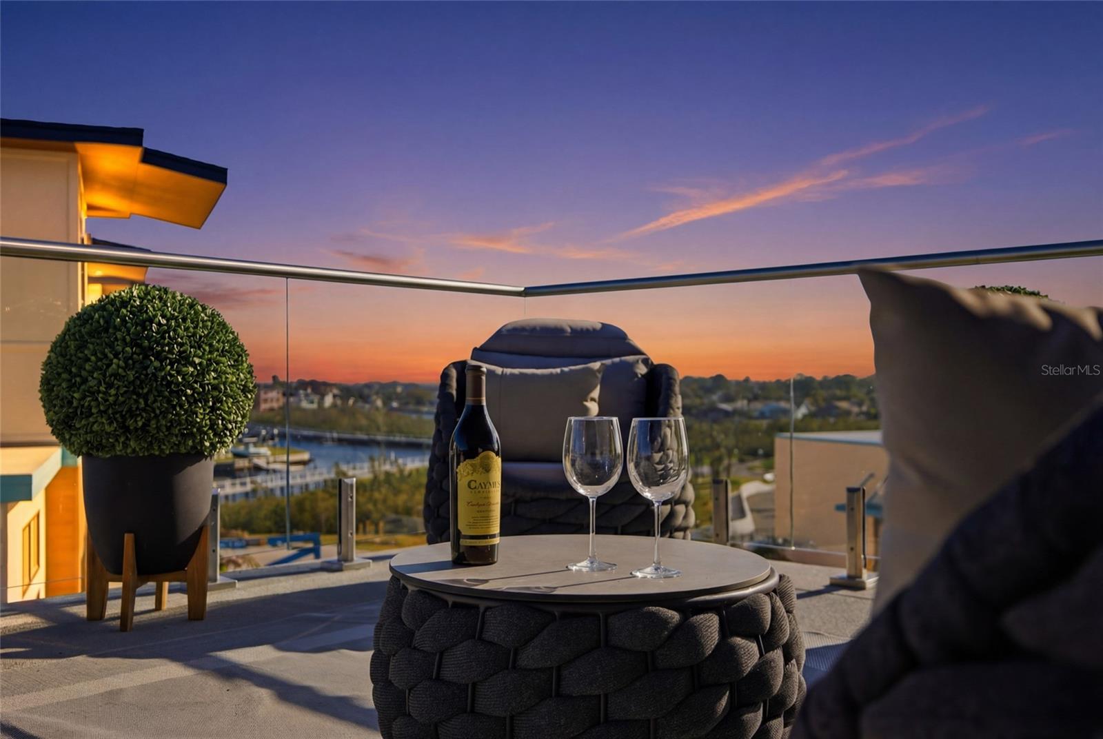 AQUA RESERVE TOWNHOMES - Residential