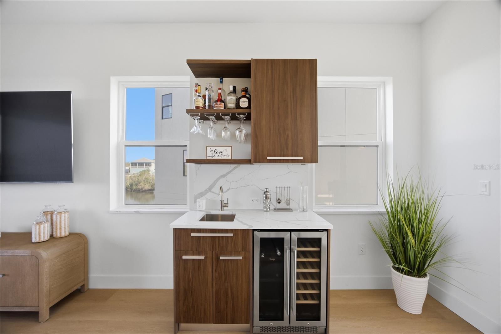 AQUA RESERVE TOWNHOMES - Residential