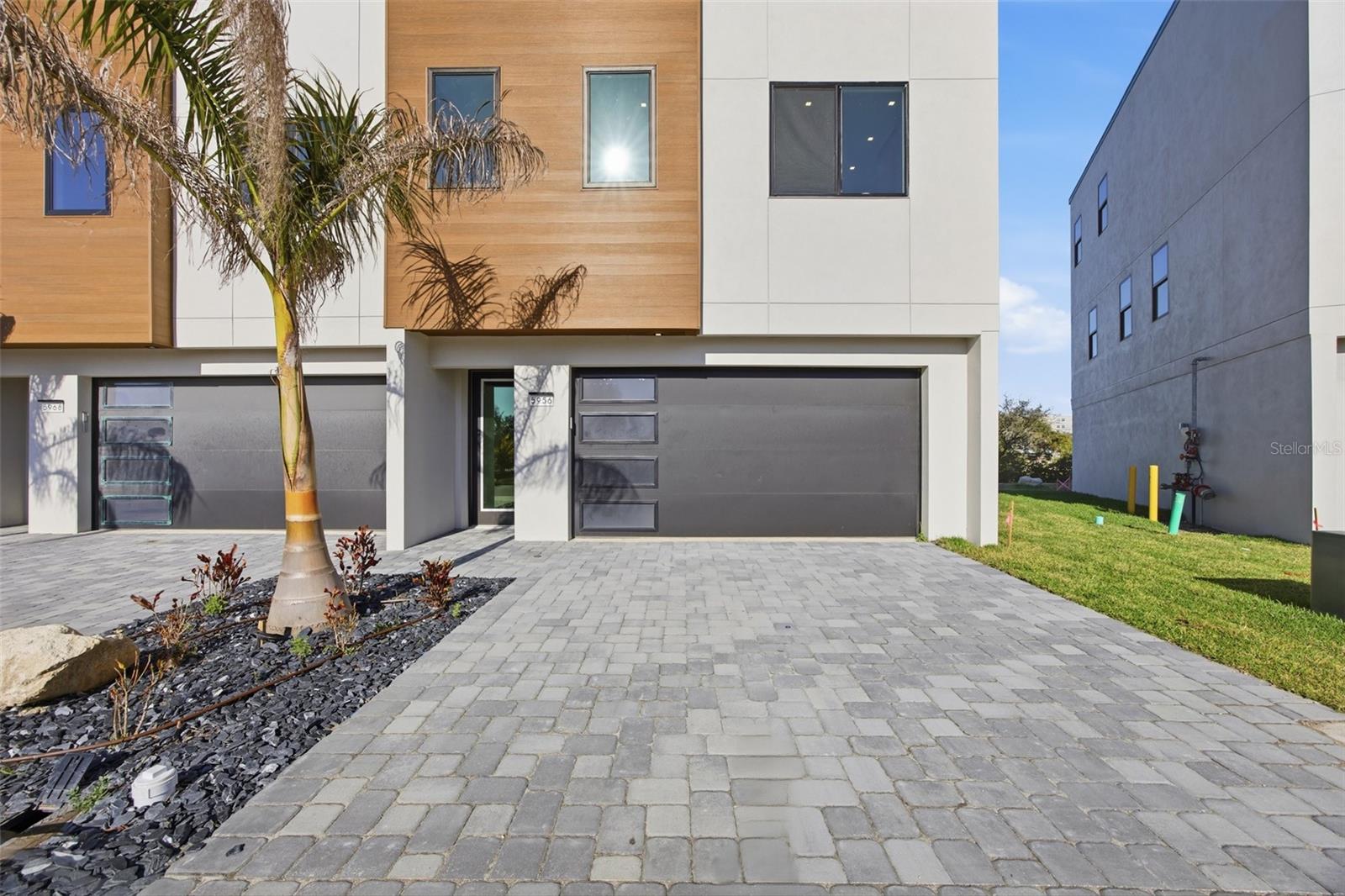 AQUA RESERVE TOWNHOMES - Residential