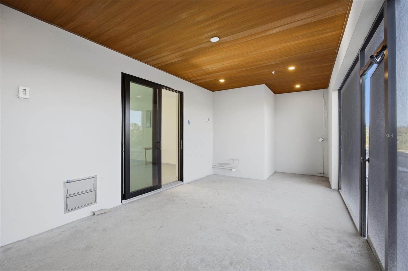 AQUA RESERVE TOWNHOMES - Residential