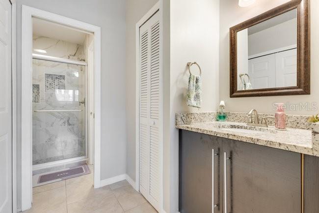 SANDPOINTE TWNHS SEC 05 - Residential Lease