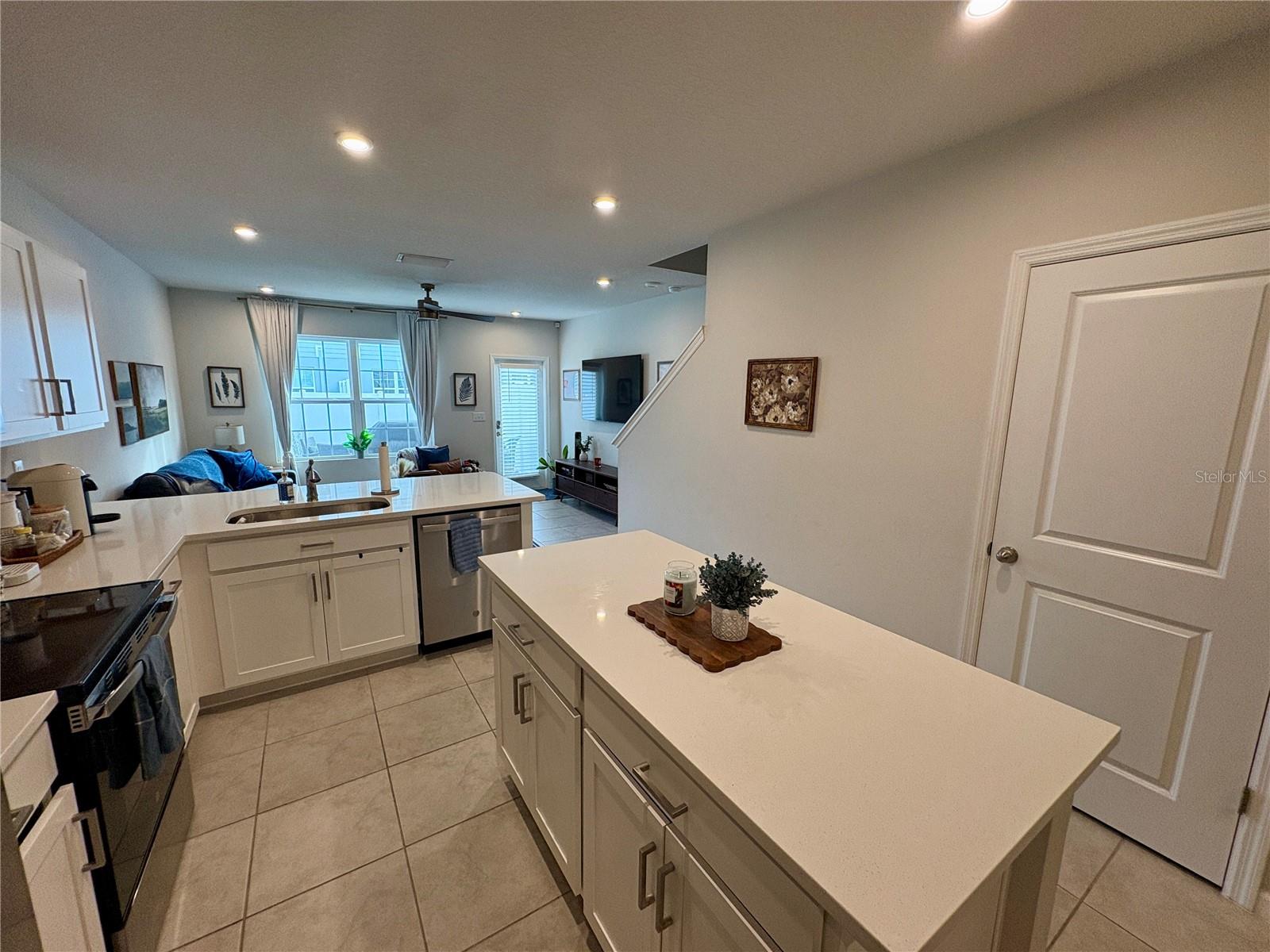 AVALON WOODS PH II - Residential Lease