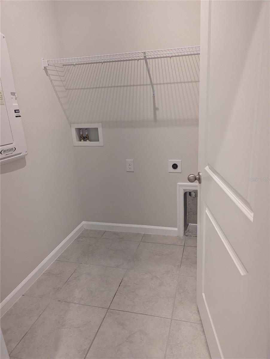 DORA LANDINGS - Residential Lease