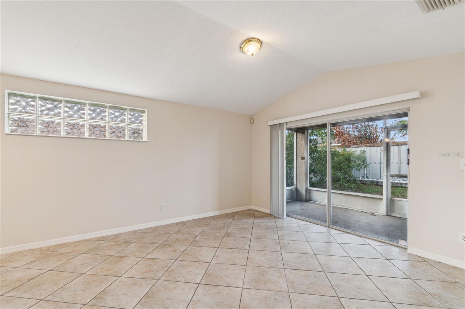 LOS CIEN - Residential