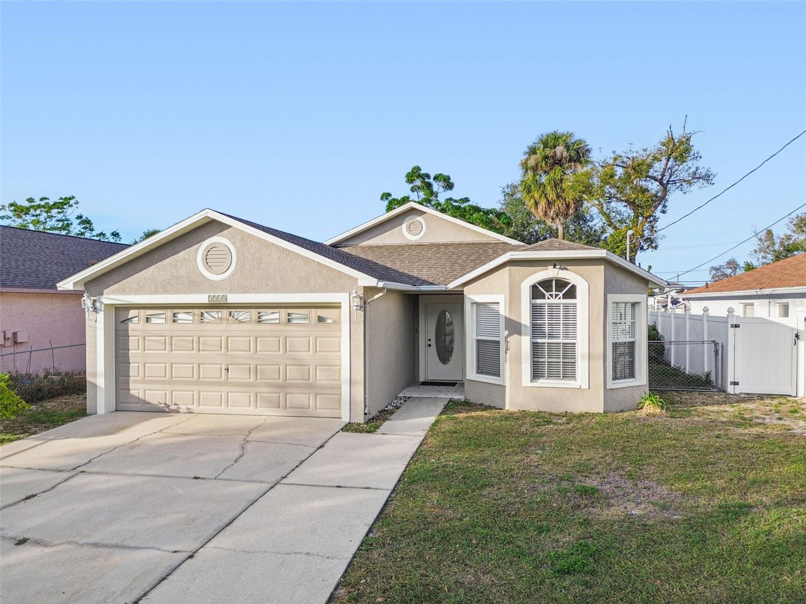 LOS CIEN - Residential