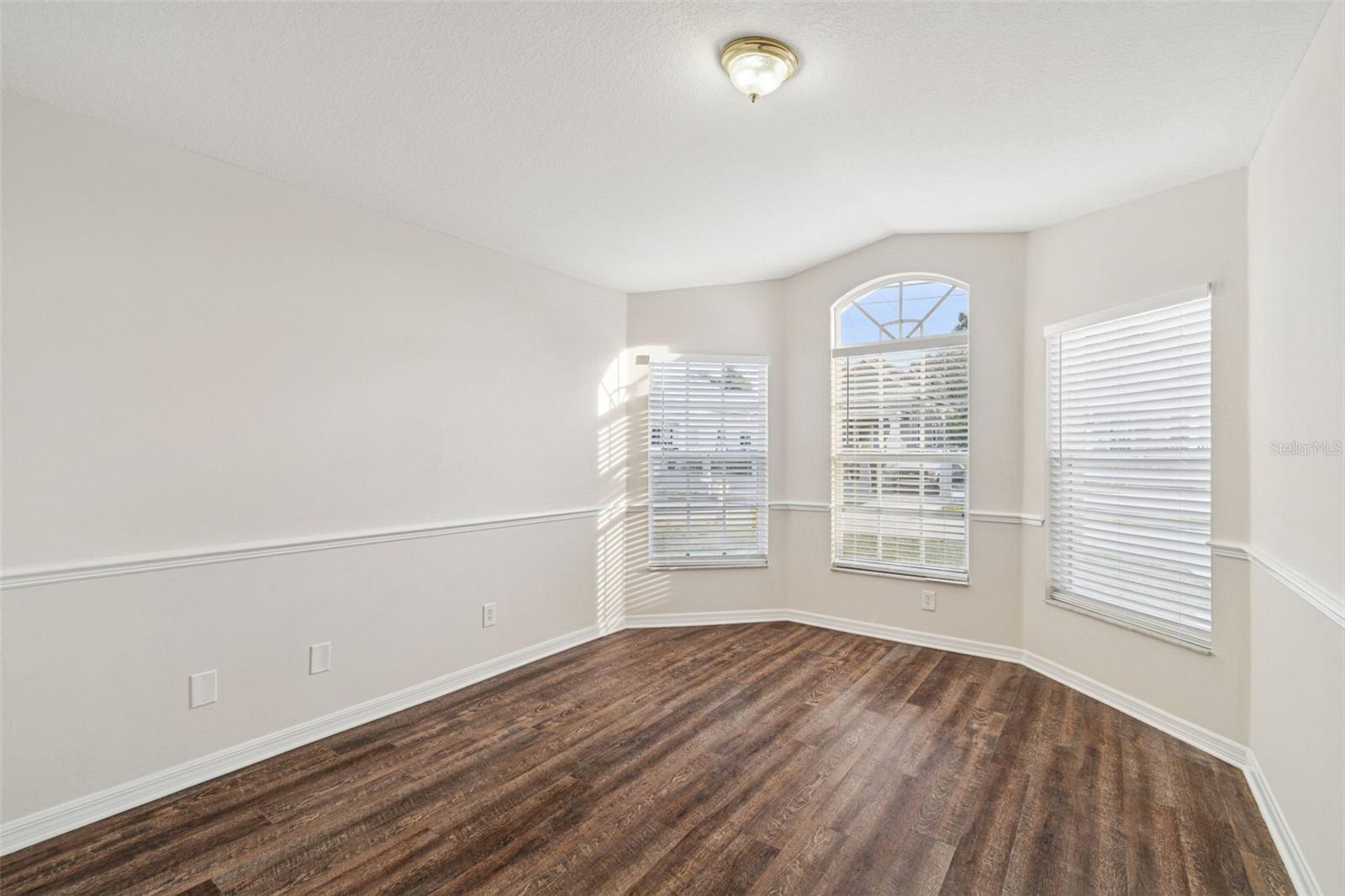 LOS CIEN - Residential