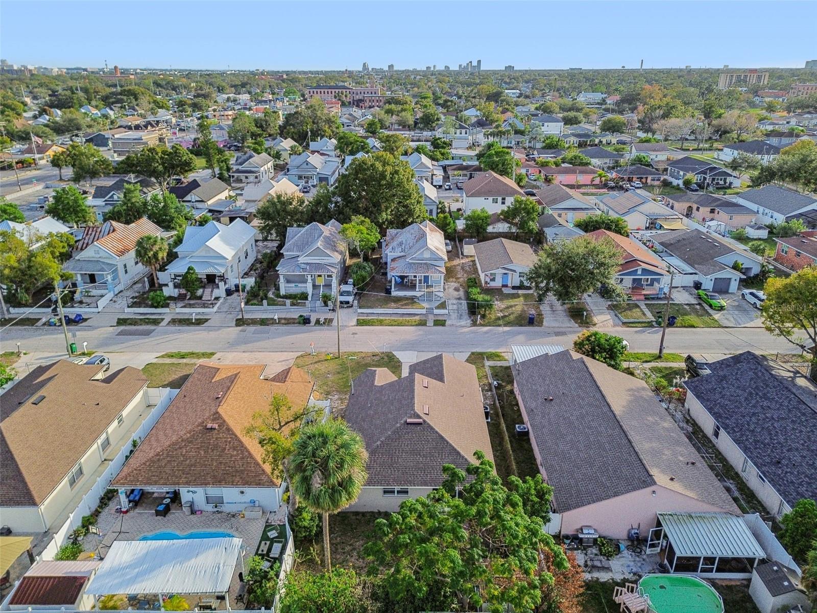 LOS CIEN - Residential