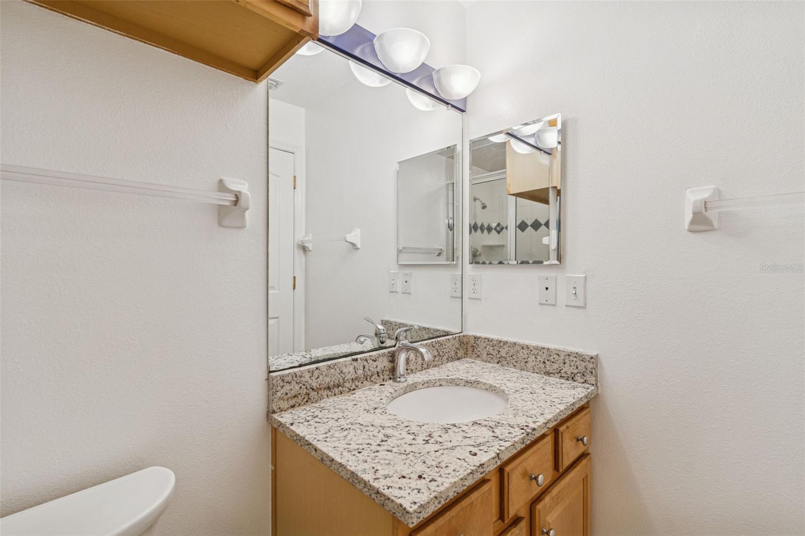 LOS CIEN - Residential