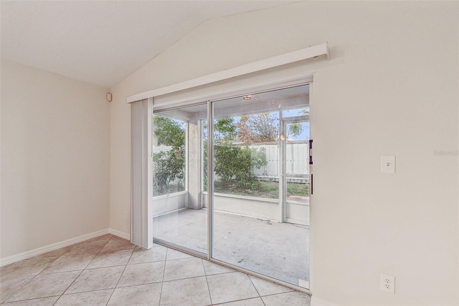 LOS CIEN - Residential