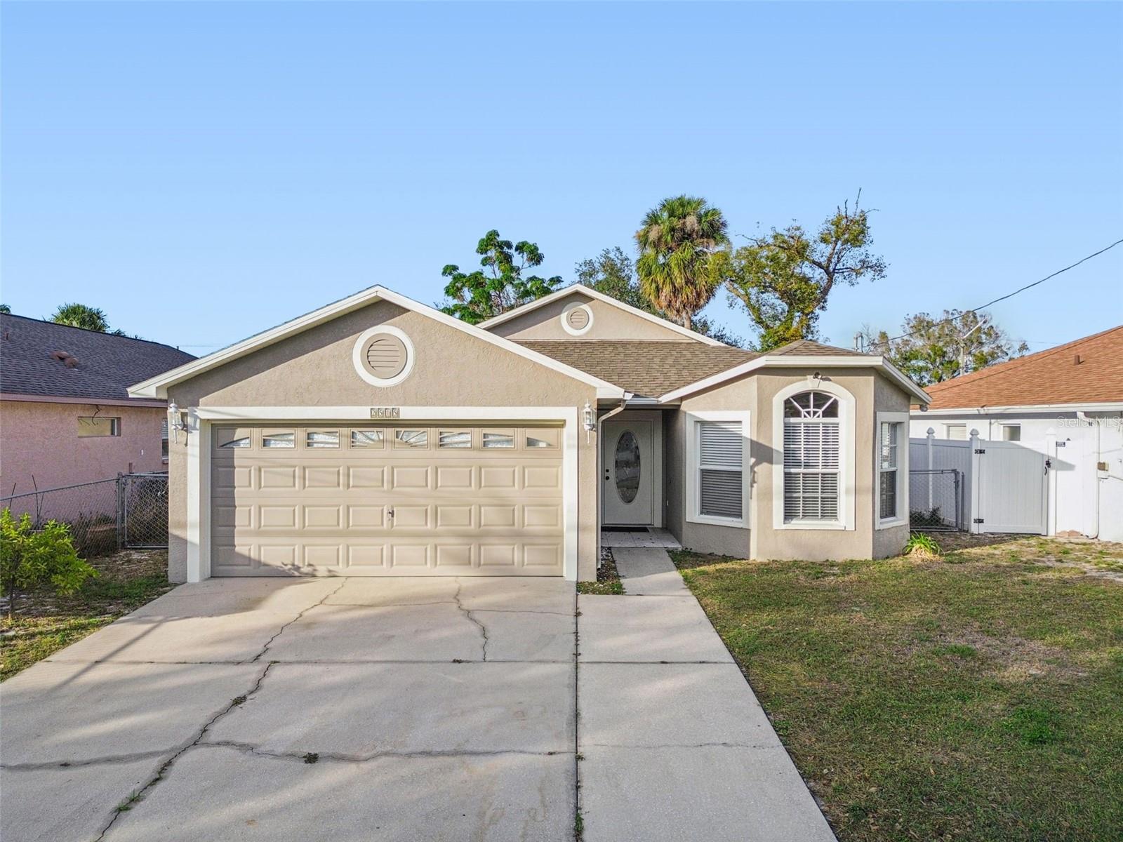 LOS CIEN - Residential