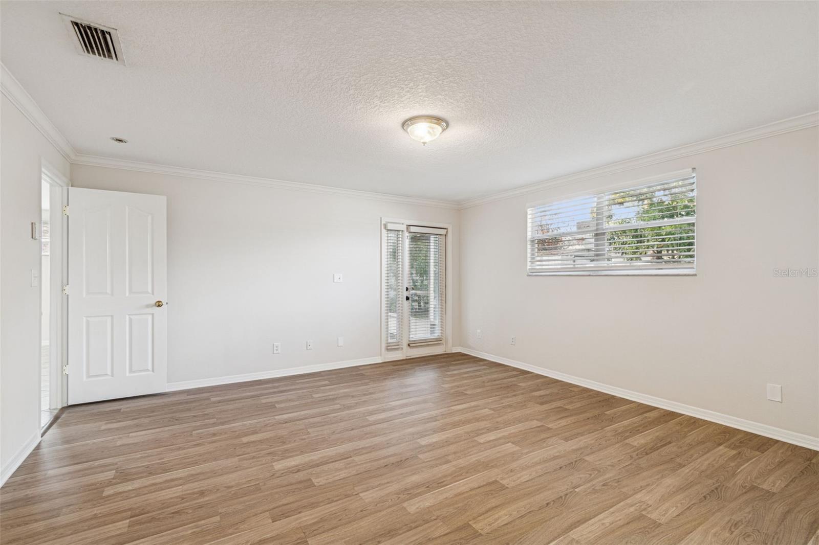 LOS CIEN - Residential