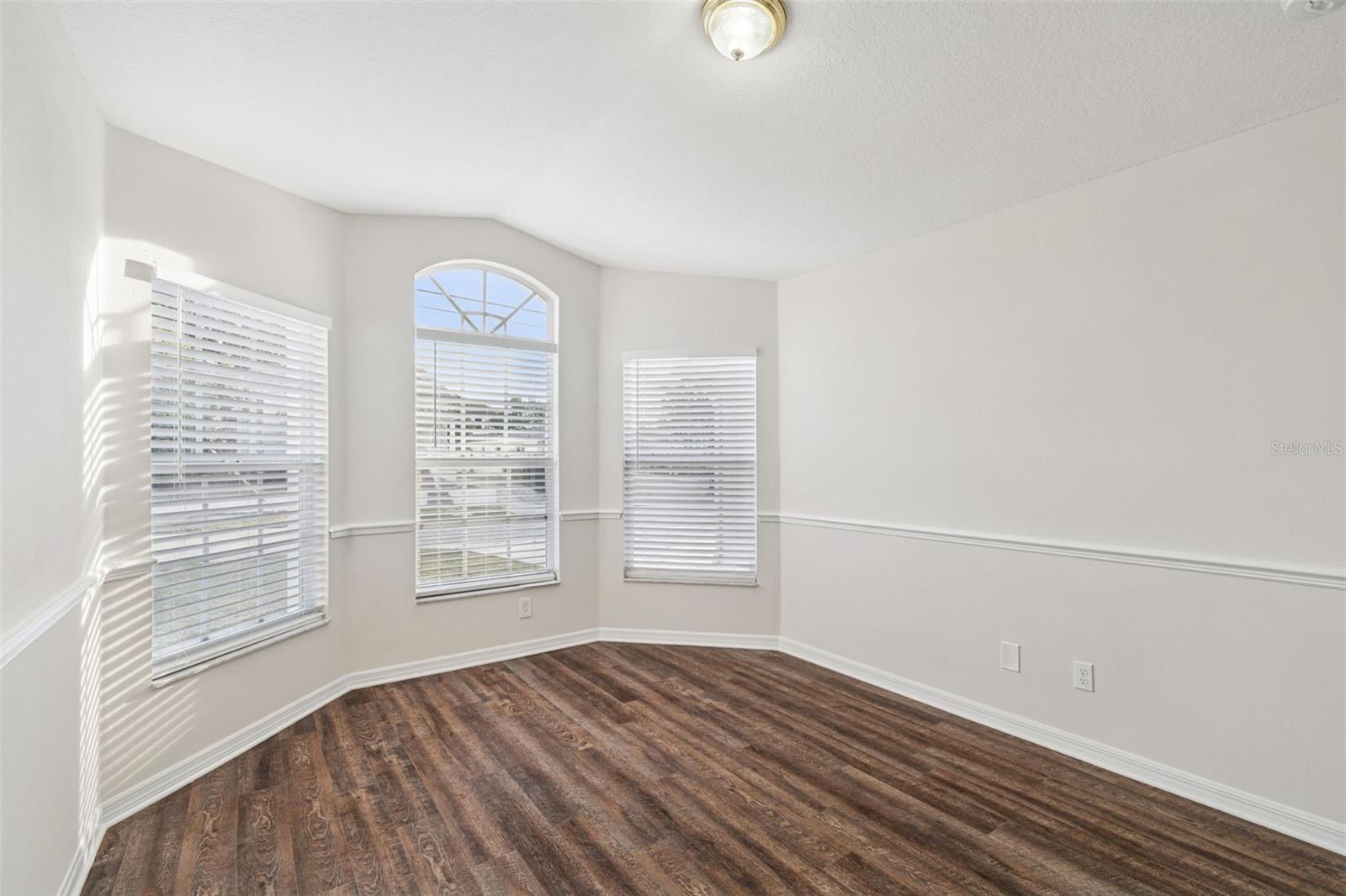 LOS CIEN - Residential