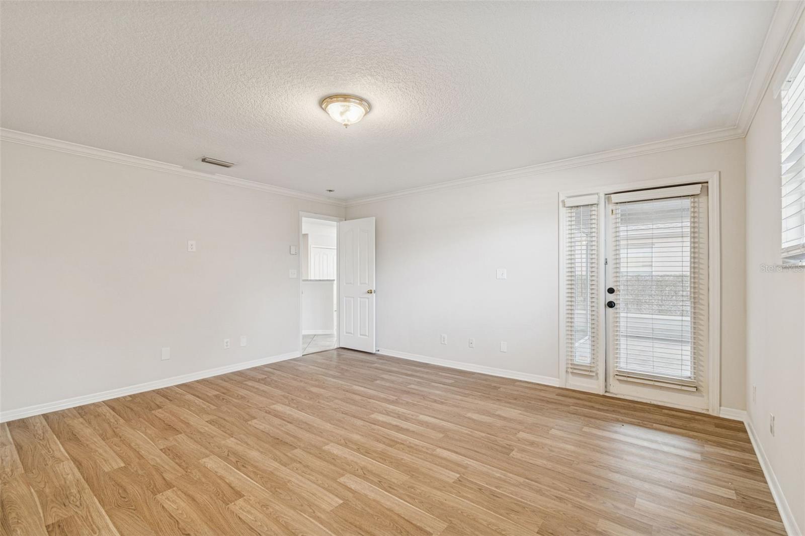 LOS CIEN - Residential