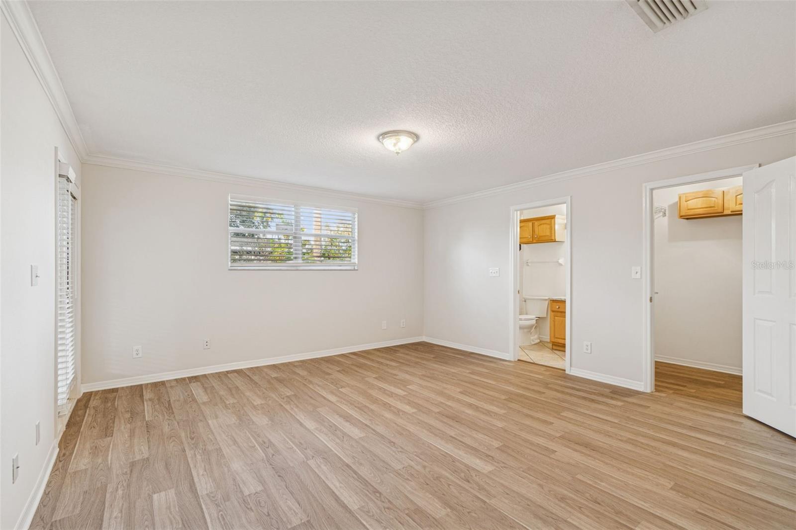 LOS CIEN - Residential