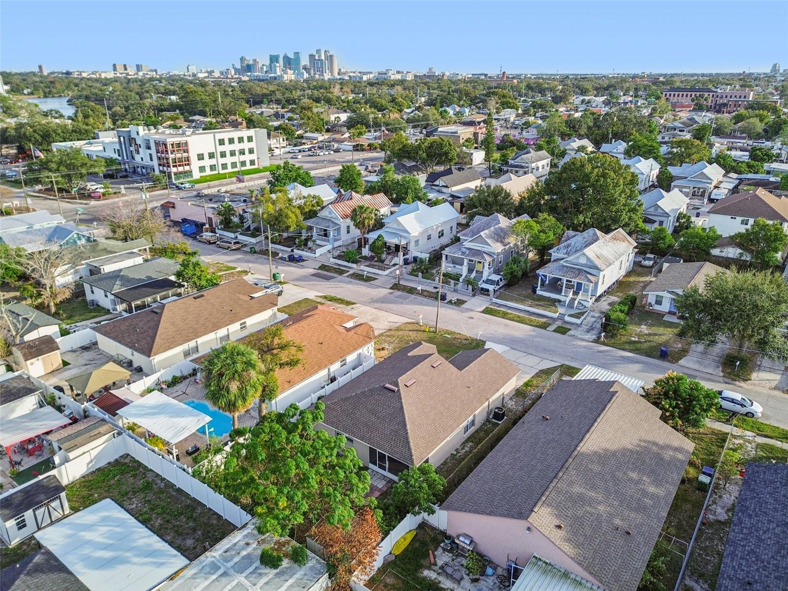 LOS CIEN - Residential