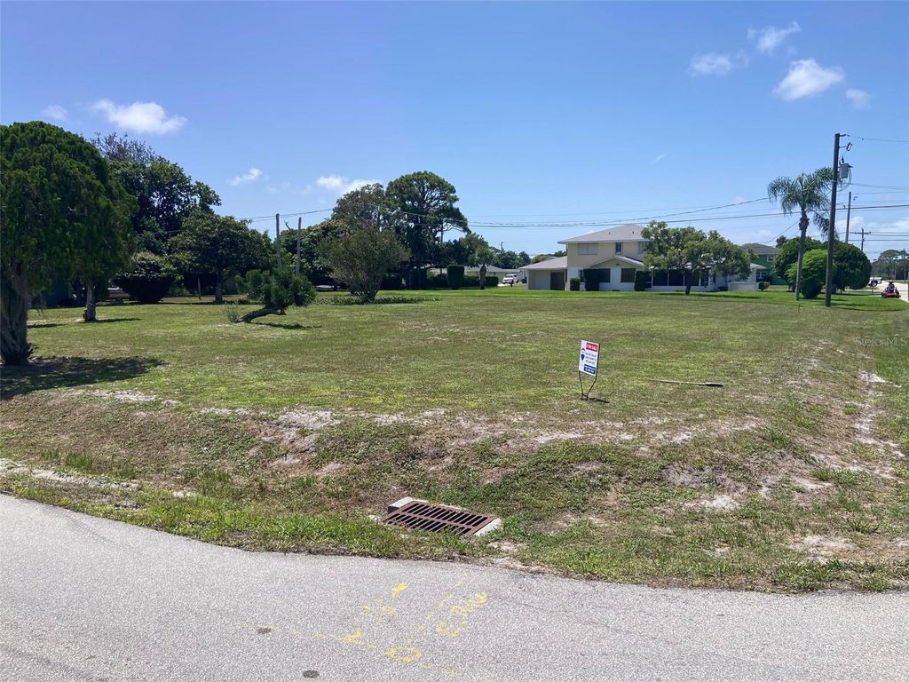Photo of 2203 Avienda Avenue, Fort Pierce, FL 34946 (MLS # TB8416365)