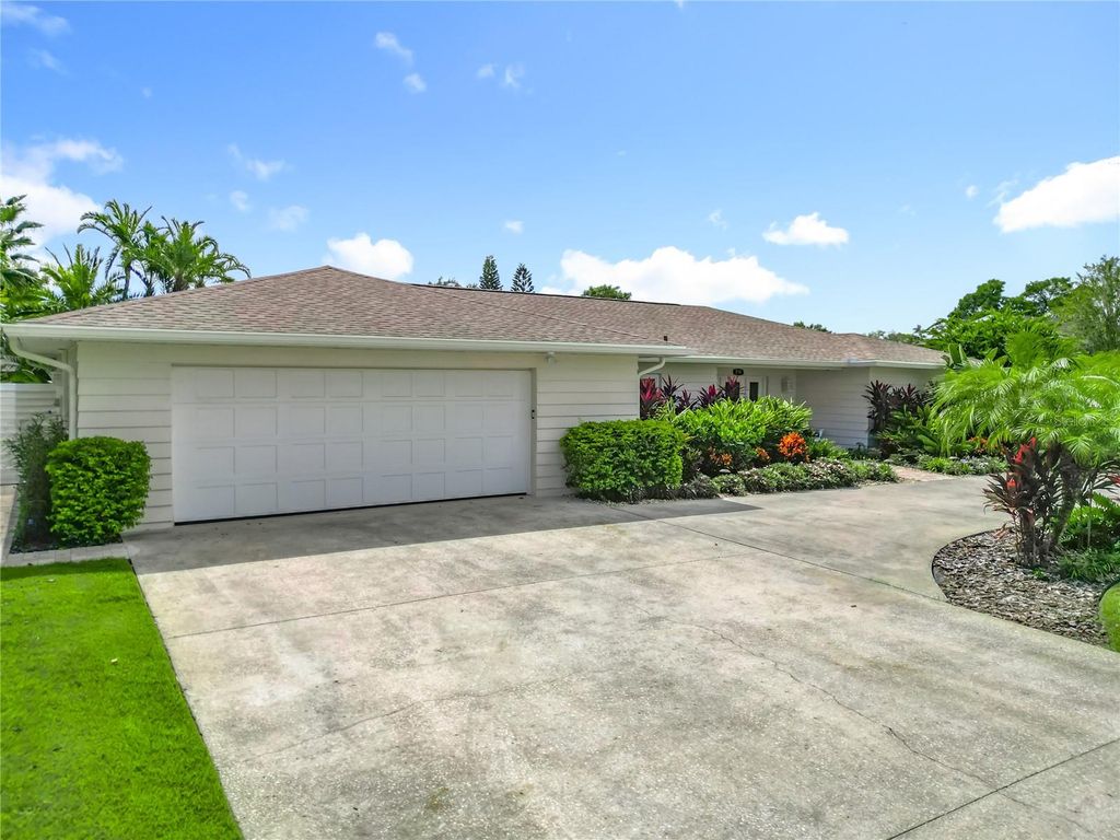 Photo of 710 SE 1st Court, Crystal River, FL 34429 (MLS # TB8437332)