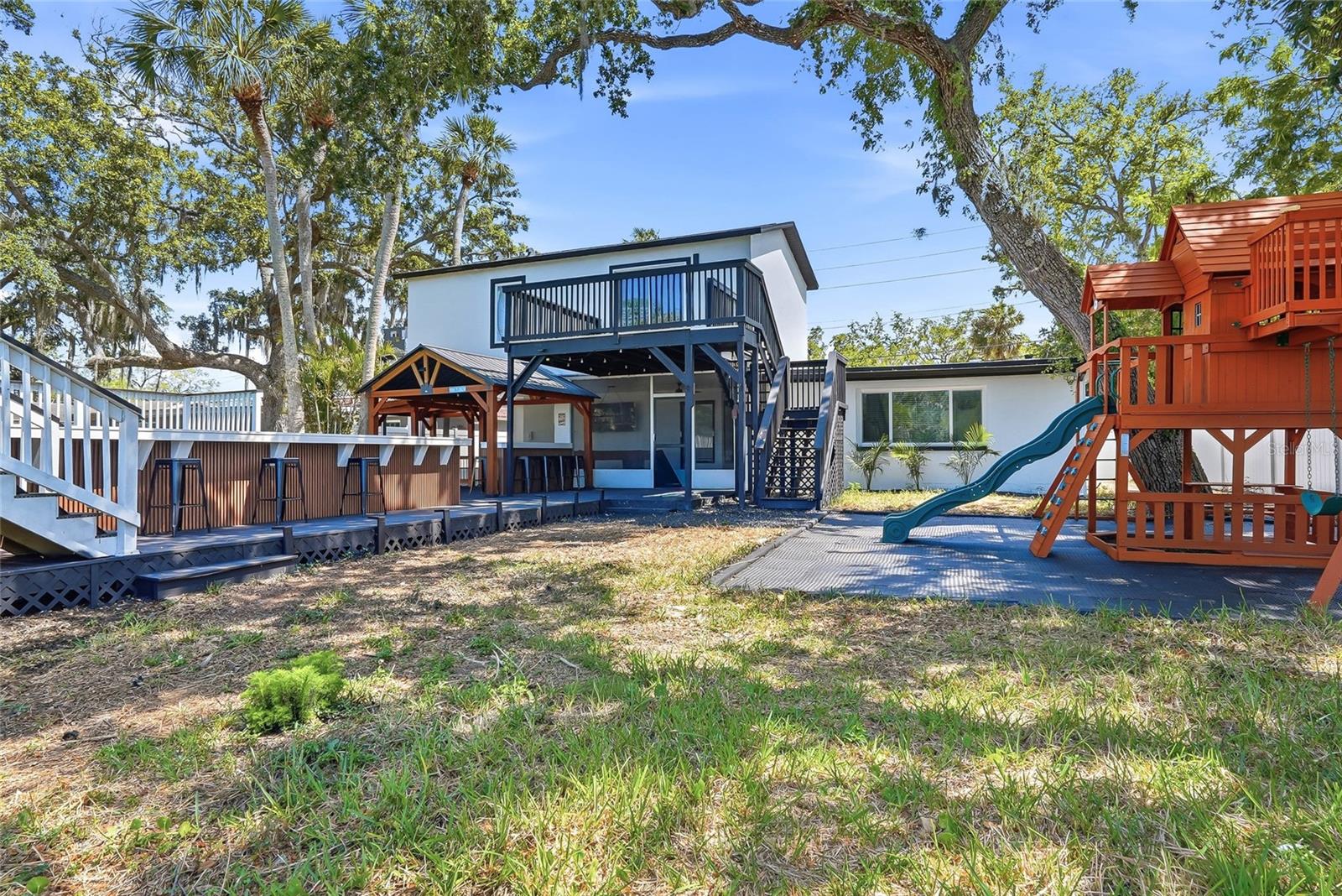 MARTHAS VINEYARD - Residential