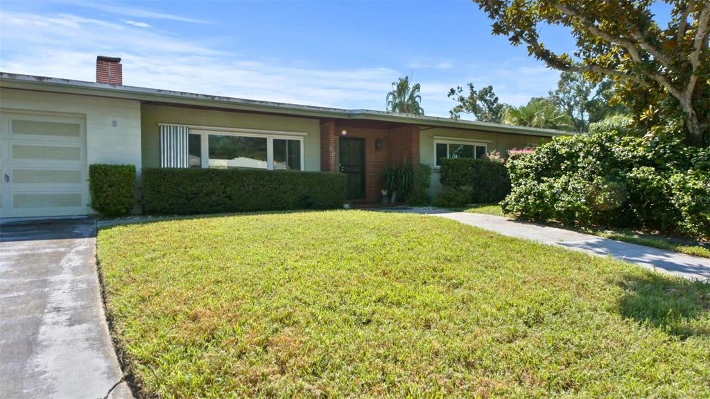 Photo of 926 62nd Street S, Gulfport, FL 33707 (MLS # TB8422585)