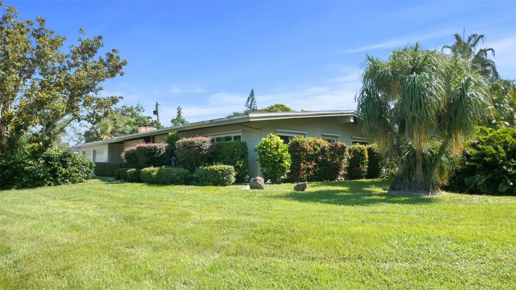 Photo of 926 62nd Street S, Gulfport, FL 33707 (MLS # TB8422585)