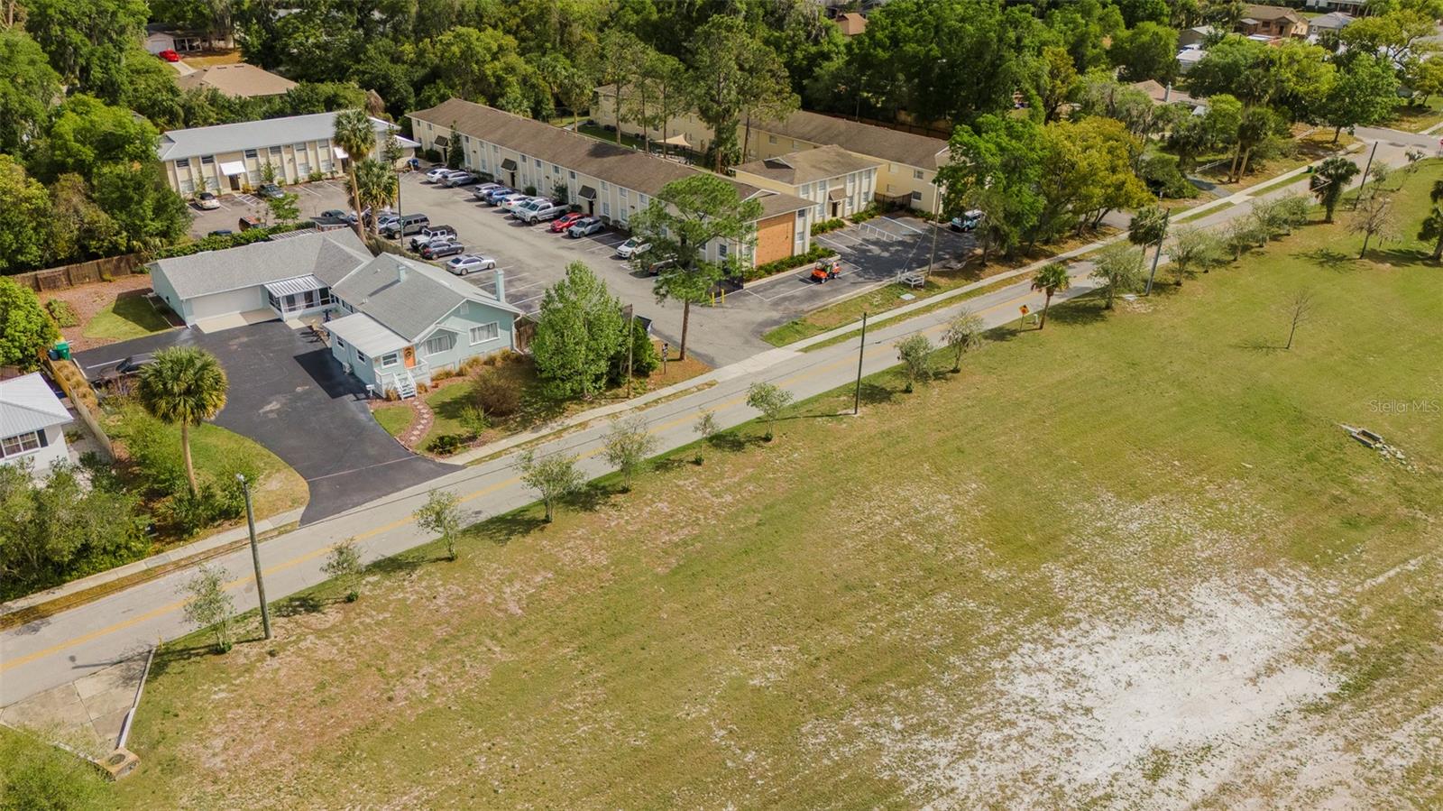 BENNETTS S 01/2 BLK 68 DE LAN - Residential