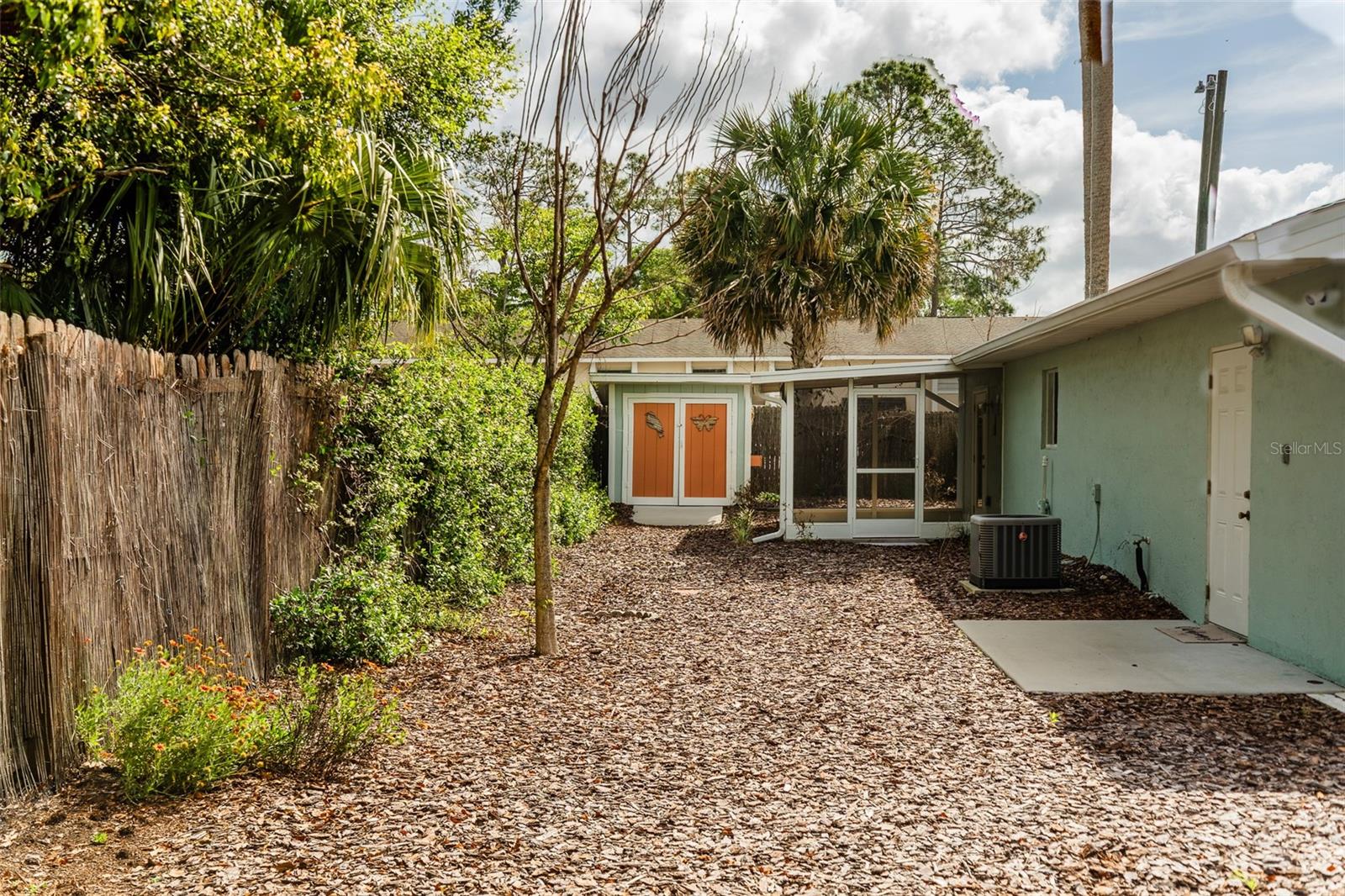 BENNETTS S 01/2 BLK 68 DE LAN - Residential