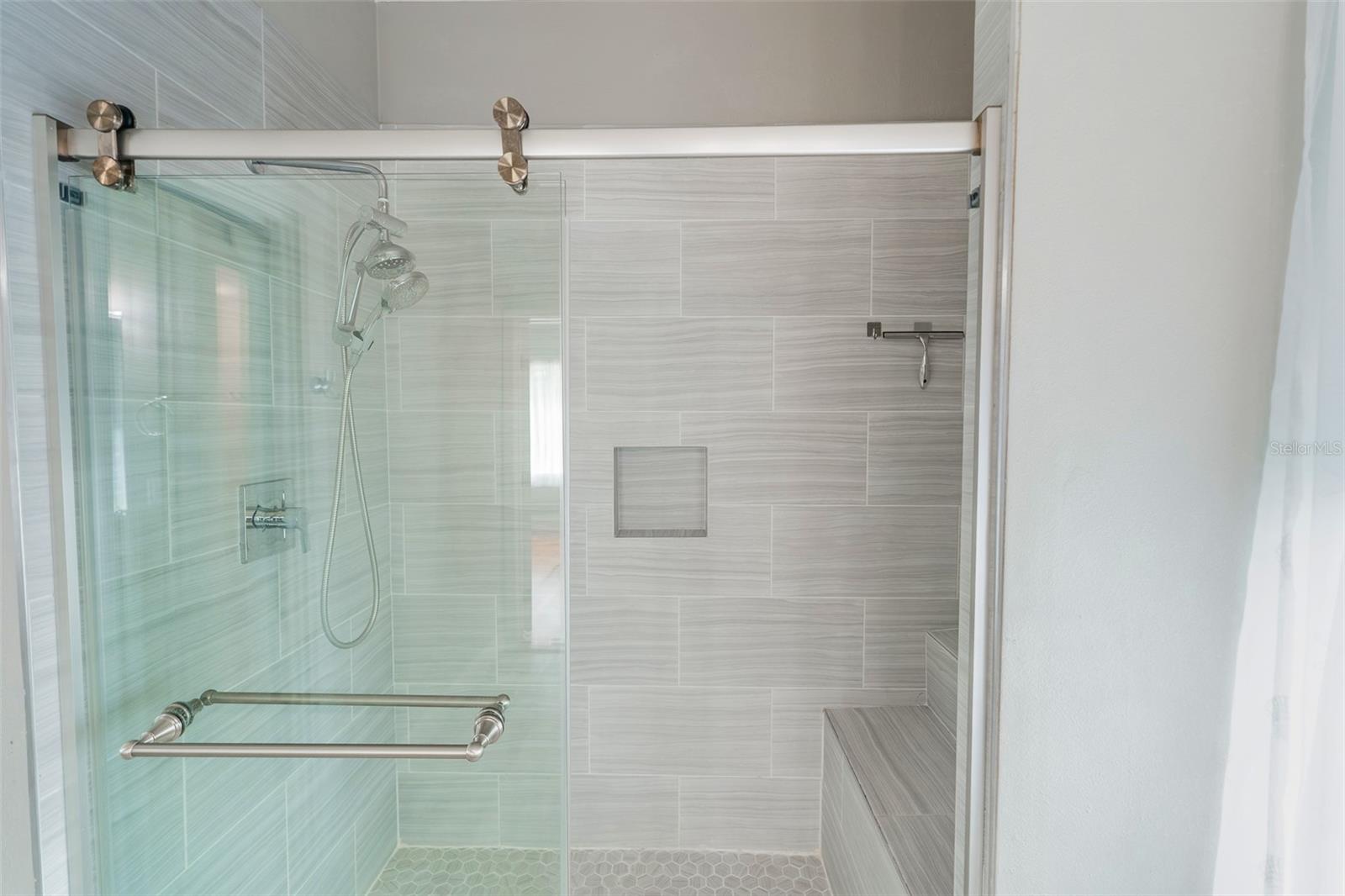 BENNETTS S 01/2 BLK 68 DE LAN - Residential