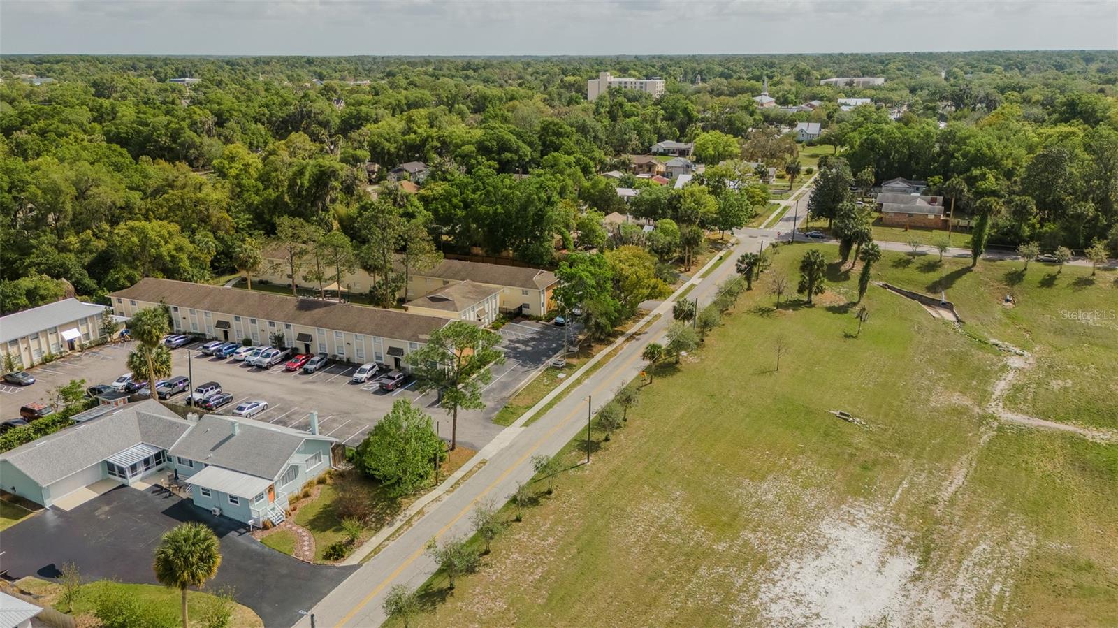 BENNETTS S 01/2 BLK 68 DE LAN - Residential