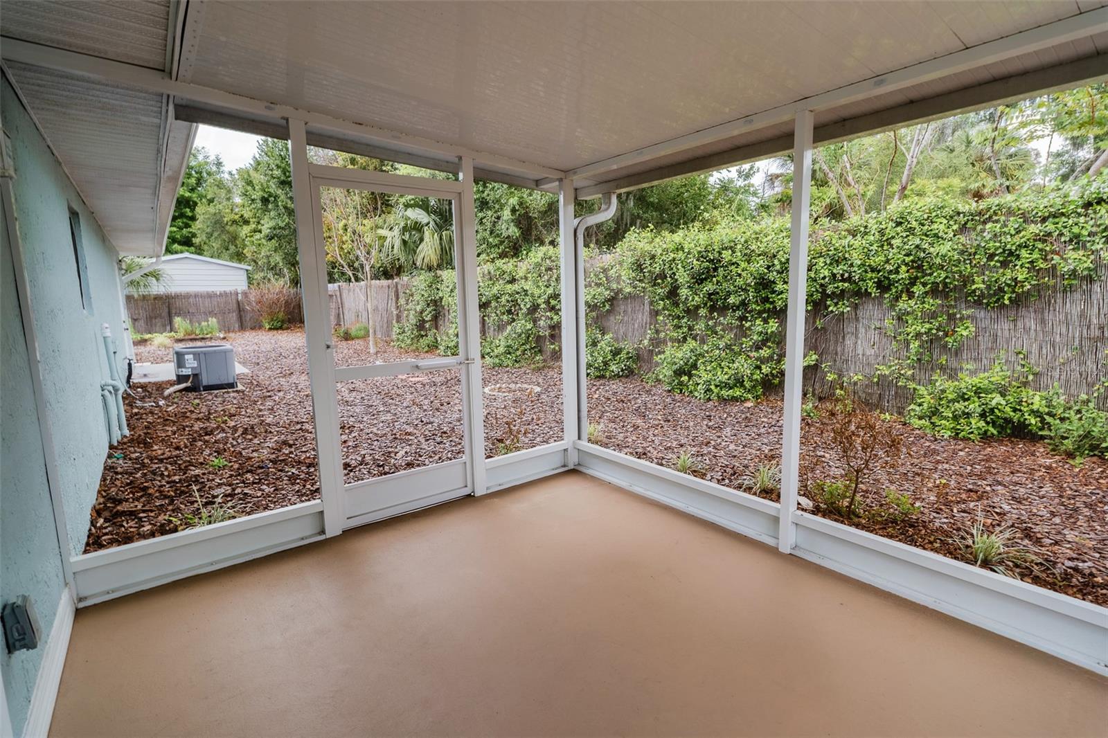 BENNETTS S 01/2 BLK 68 DE LAN - Residential