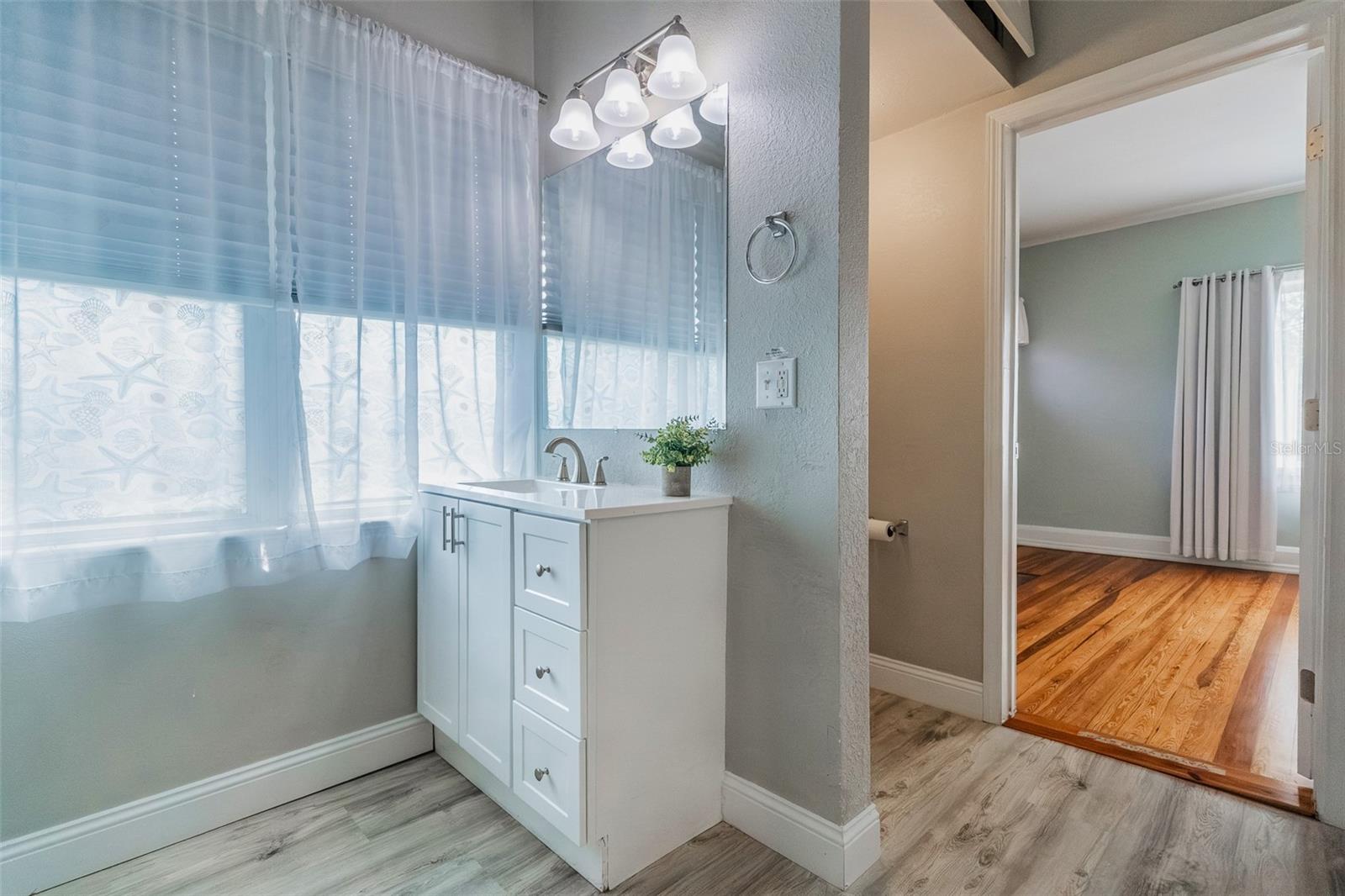 BENNETTS S 01/2 BLK 68 DE LAN - Residential