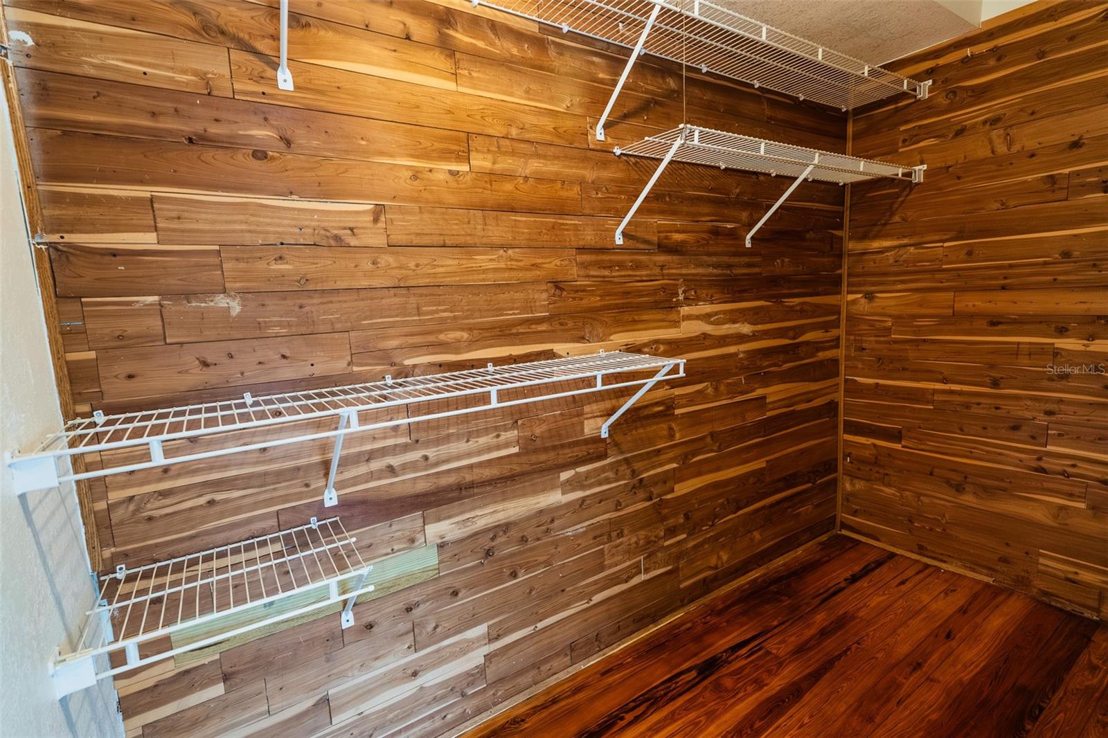 BENNETTS S 01/2 BLK 68 DE LAN - Residential