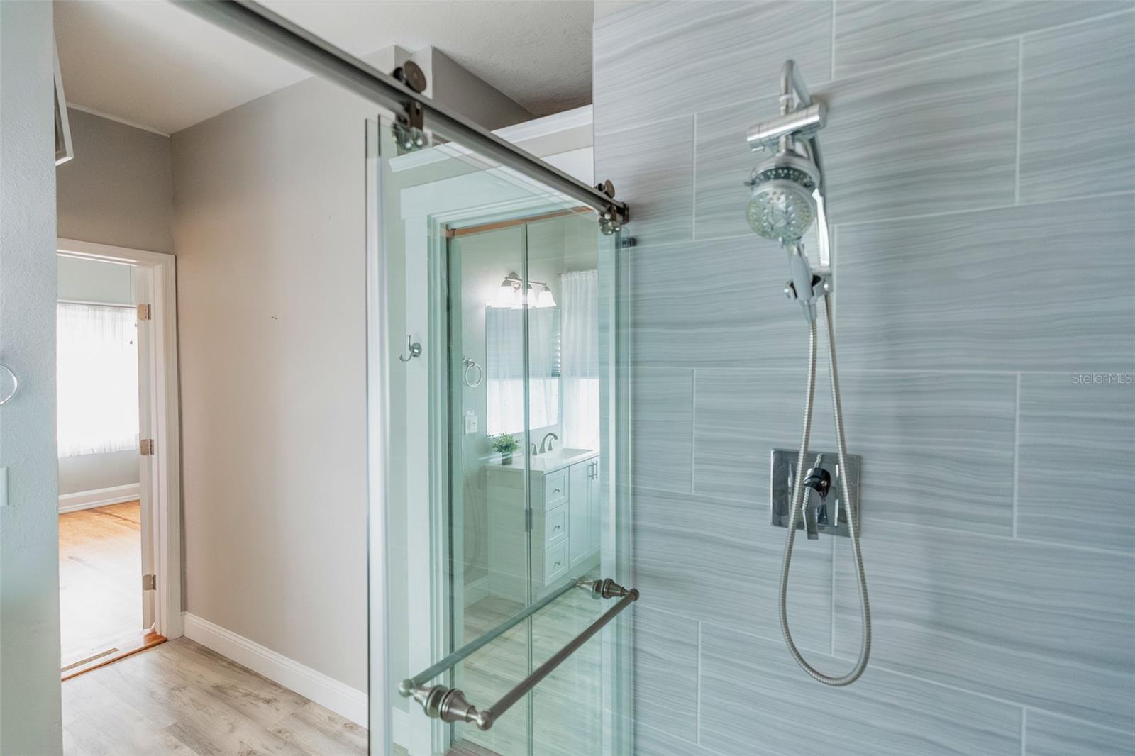 BENNETTS S 01/2 BLK 68 DE LAN - Residential