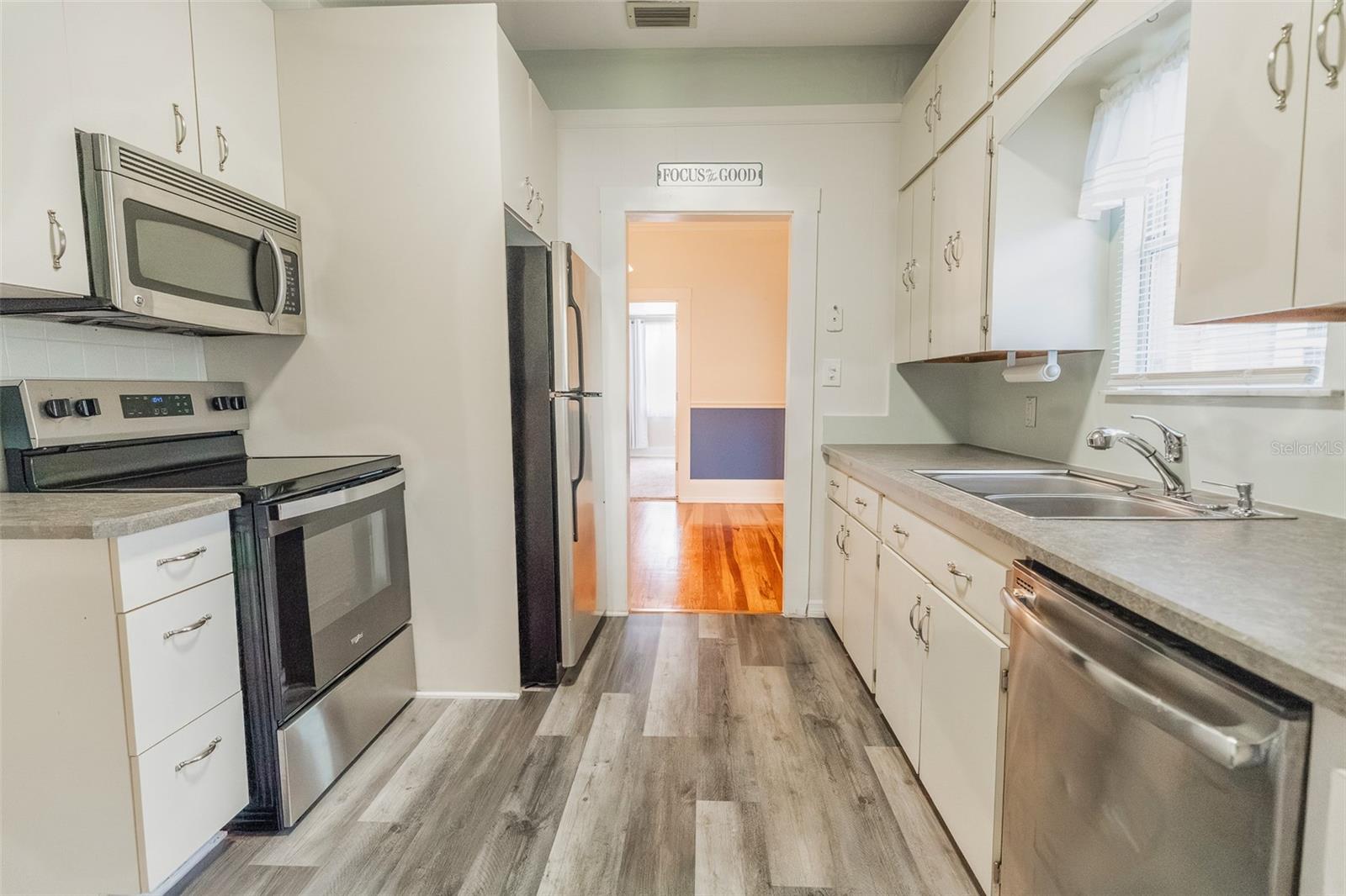 BENNETTS S 01/2 BLK 68 DE LAN - Residential