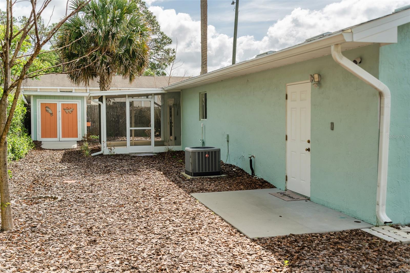 BENNETTS S 01/2 BLK 68 DE LAN - Residential