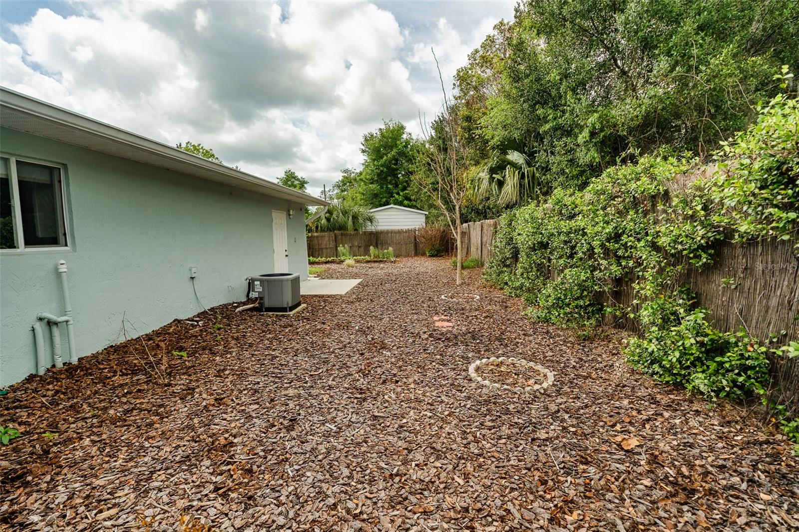 BENNETTS S 01/2 BLK 68 DE LAN - Residential