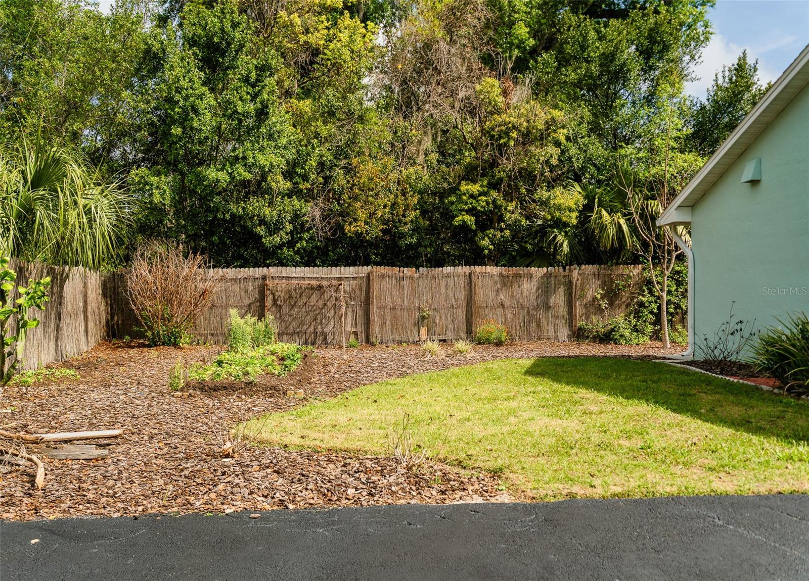 BENNETTS S 01/2 BLK 68 DE LAN - Residential