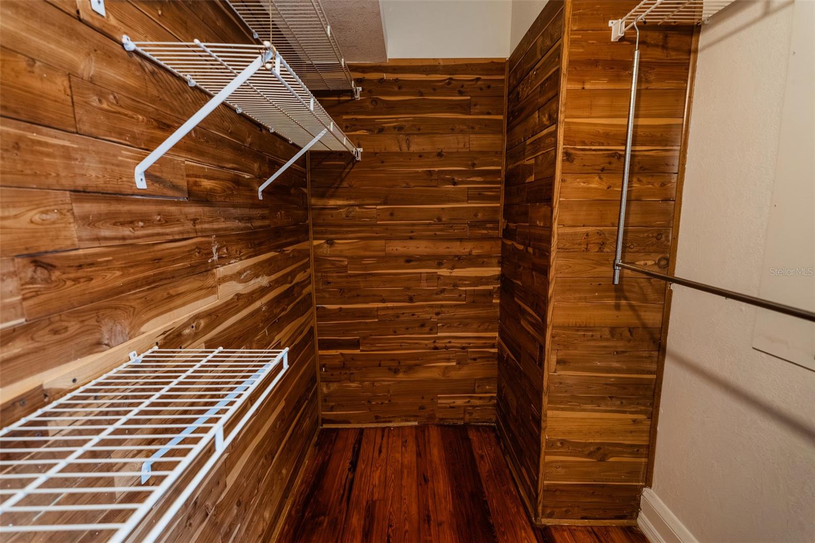 BENNETTS S 01/2 BLK 68 DE LAN - Residential