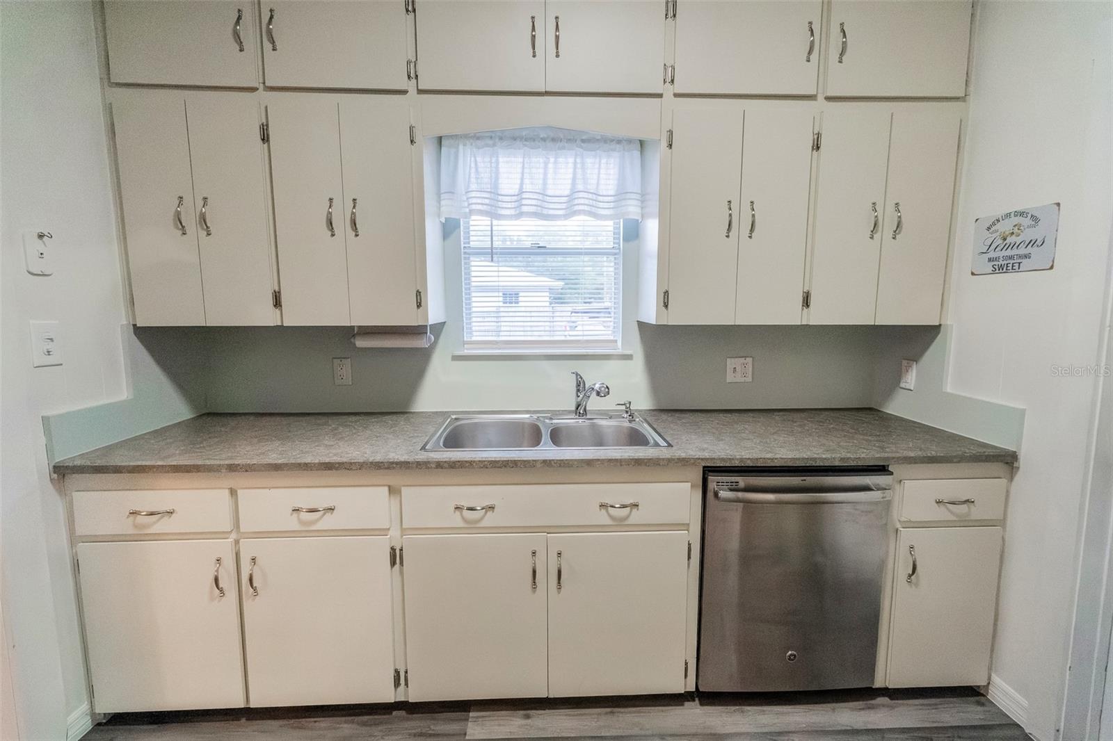 BENNETTS S 01/2 BLK 68 DE LAN - Residential