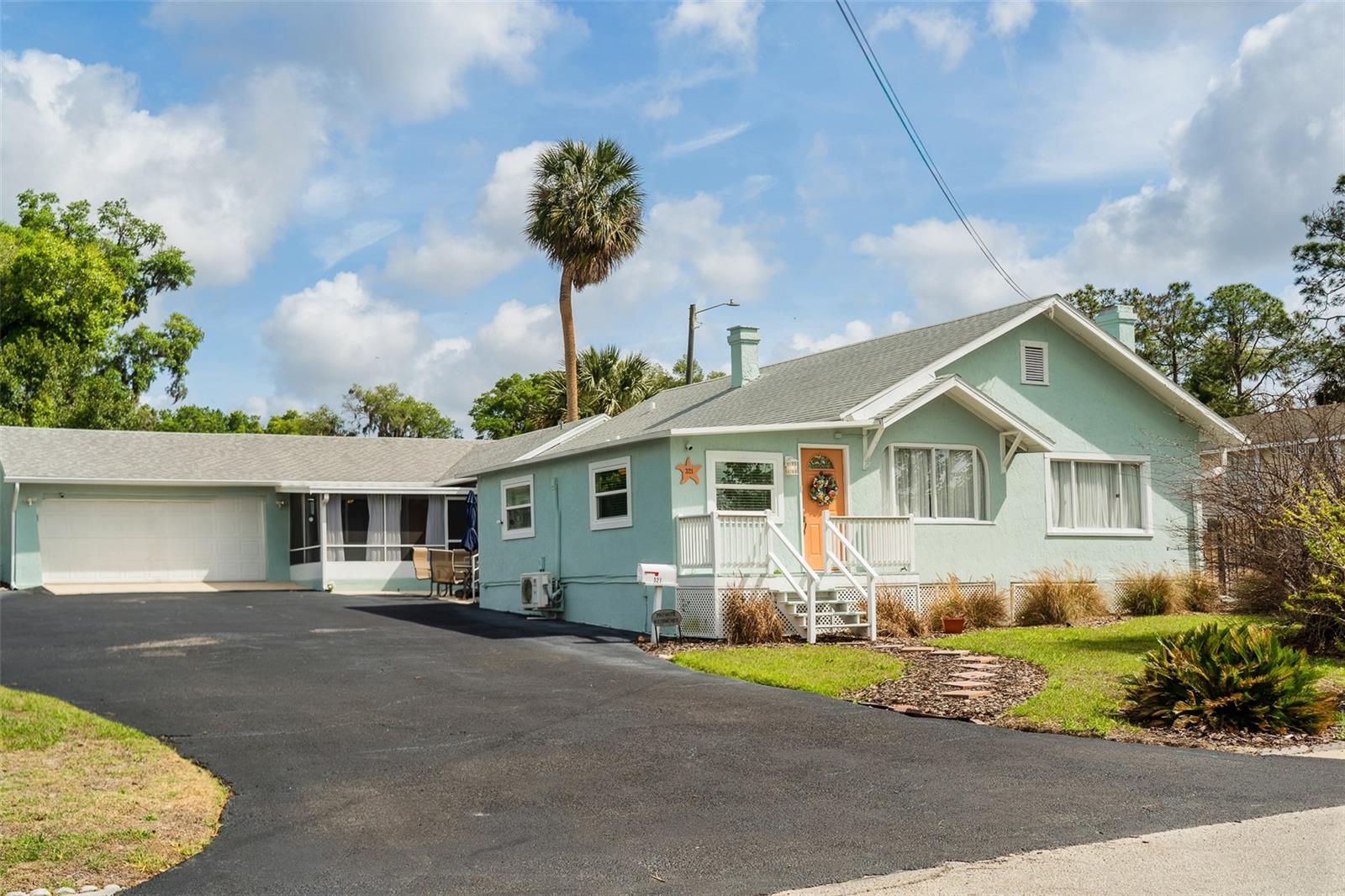 BENNETTS S 01/2 BLK 68 DE LAN - Residential