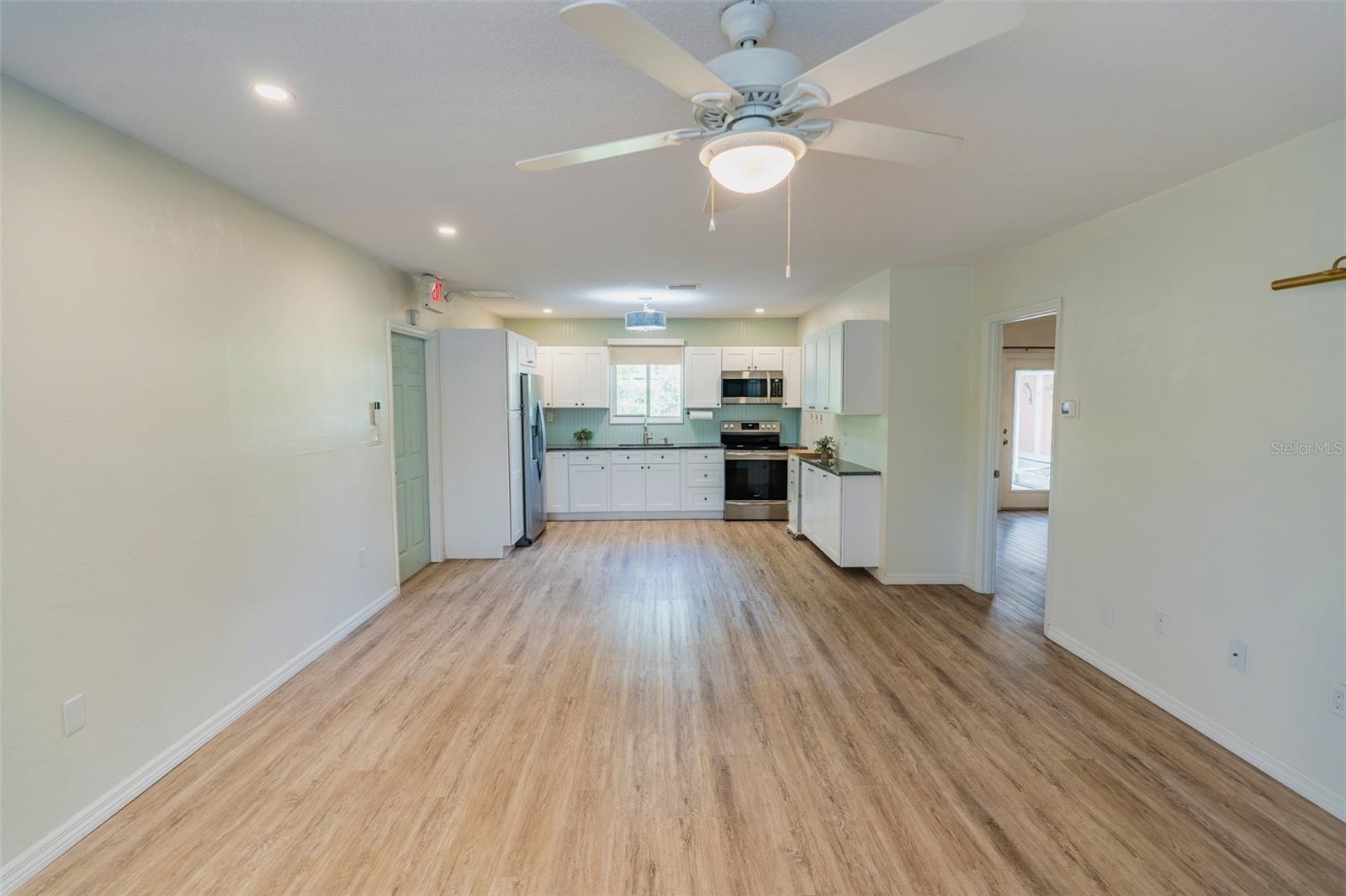 BENNETTS S 01/2 BLK 68 DE LAN - Residential