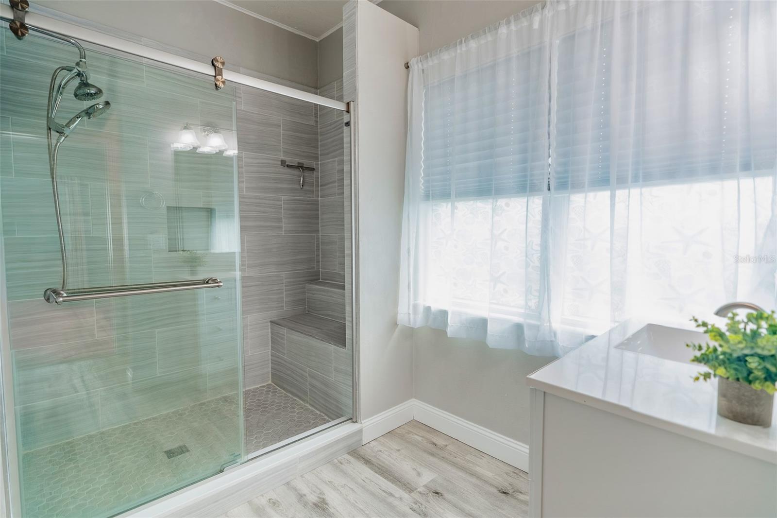 BENNETTS S 01/2 BLK 68 DE LAN - Residential