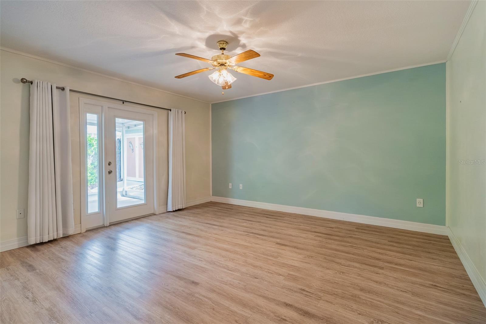 BENNETTS S 01/2 BLK 68 DE LAN - Residential