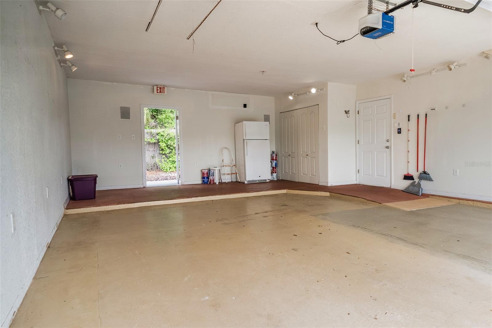 BENNETTS S 01/2 BLK 68 DE LAN - Residential